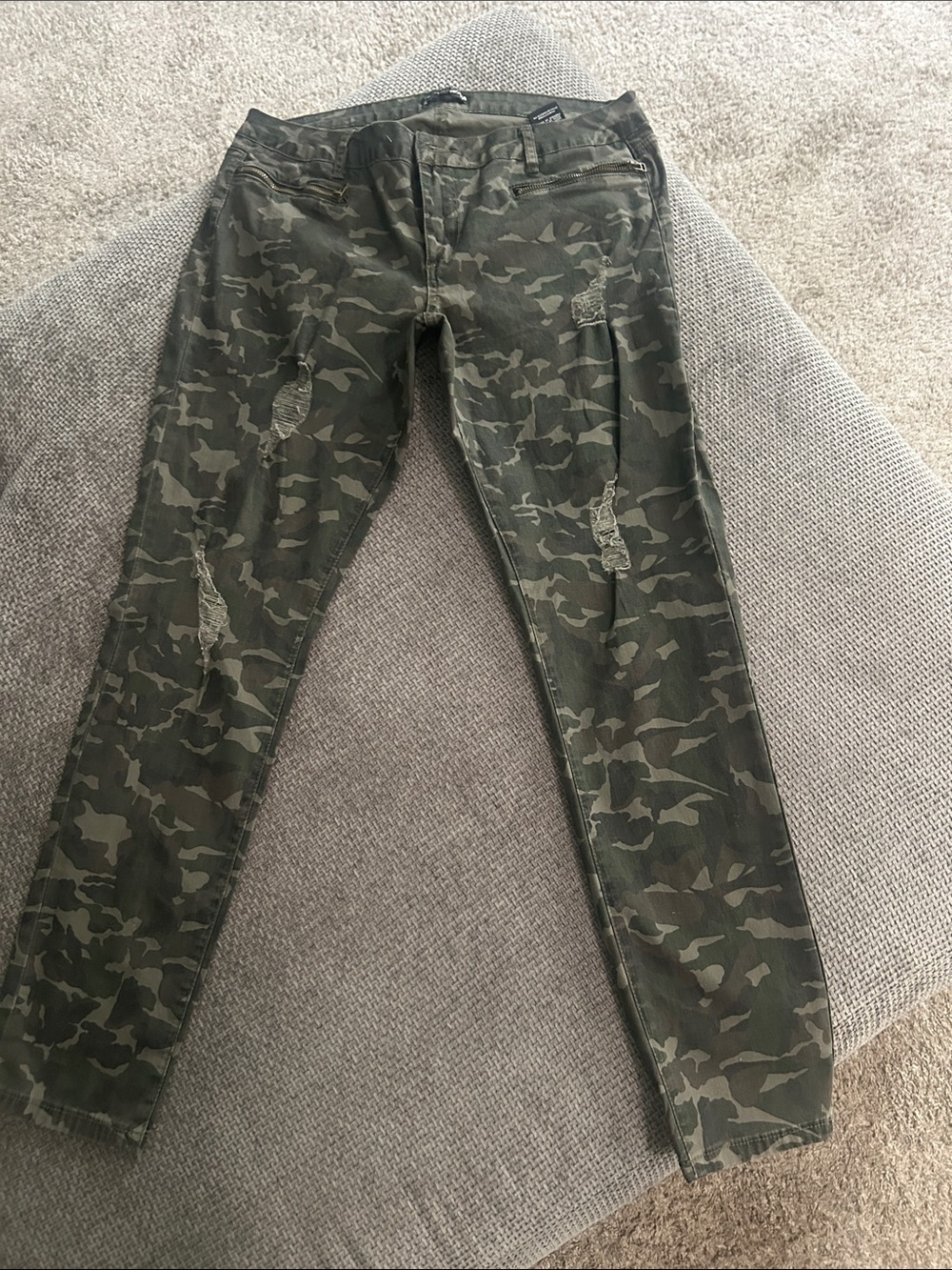 Hollywood Camo Distressed Cargo Pants | Women’s | Streetwear | Y2K Green - Picture 5 of 12